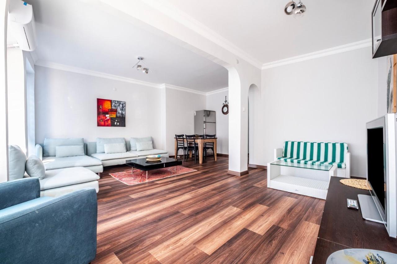 Sleek Flat 50 M To Bull Statue In Kadikoy Lejlighed Istanbul Eksteriør billede
