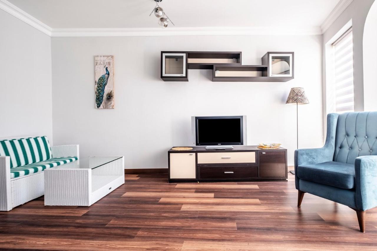 Sleek Flat 50 M To Bull Statue In Kadikoy Lejlighed Istanbul Eksteriør billede