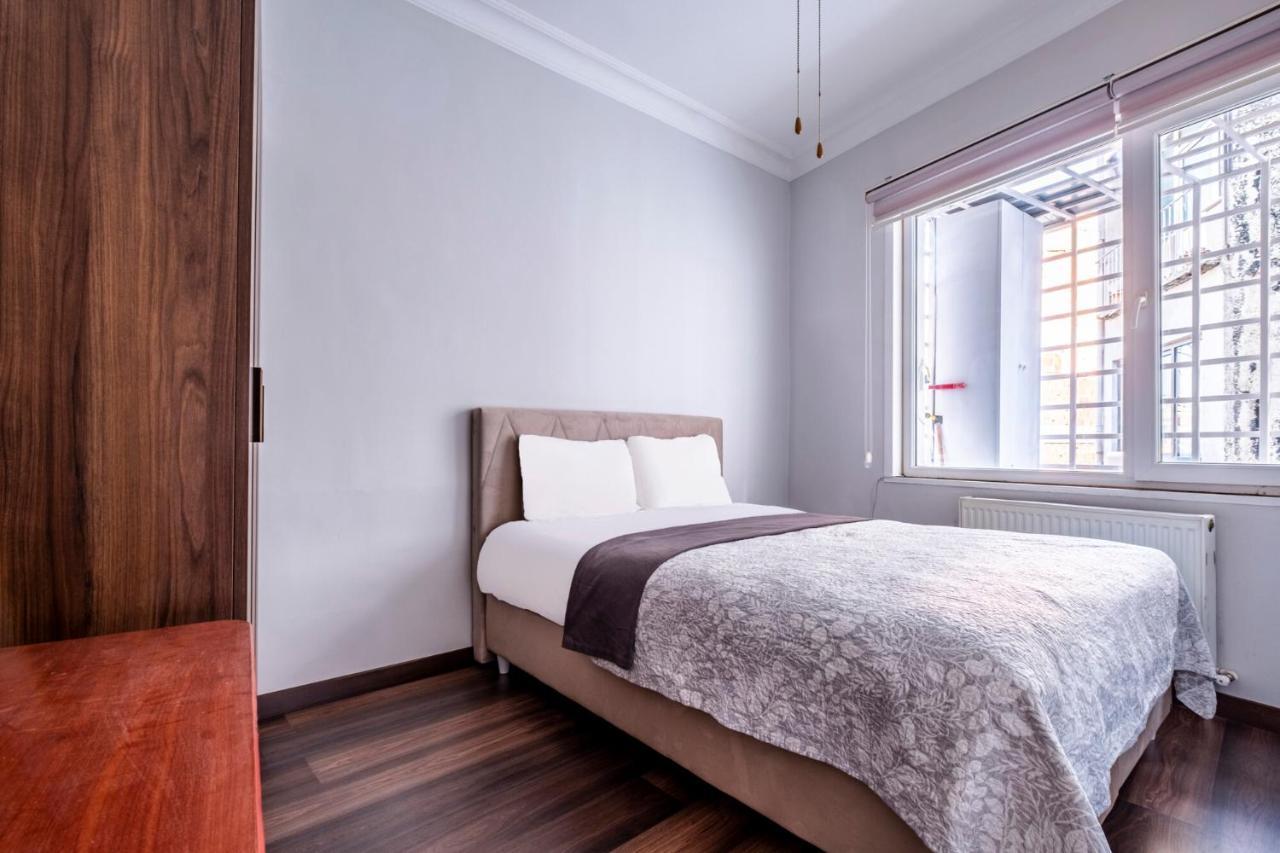 Sleek Flat 50 M To Bull Statue In Kadikoy Lejlighed Istanbul Eksteriør billede
