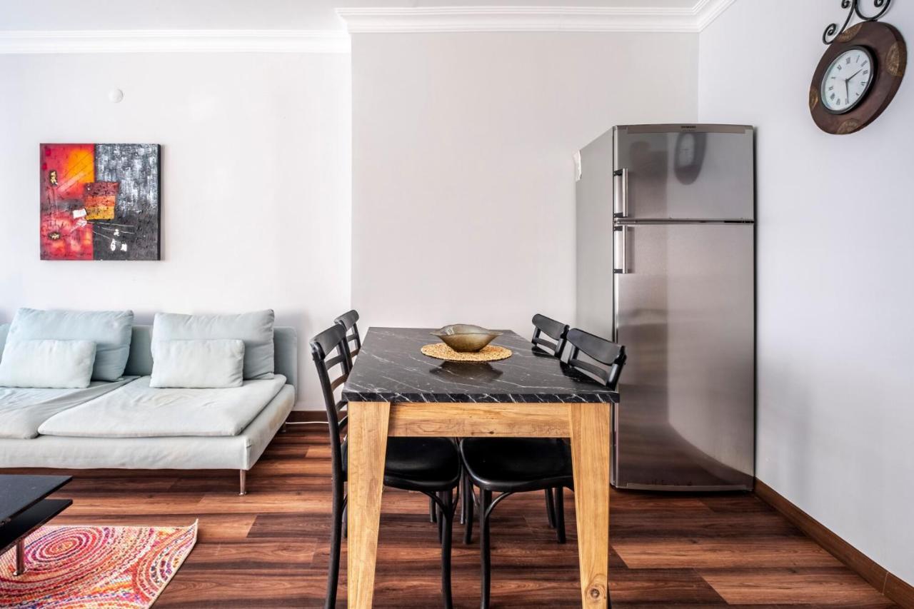Sleek Flat 50 M To Bull Statue In Kadikoy Lejlighed Istanbul Eksteriør billede